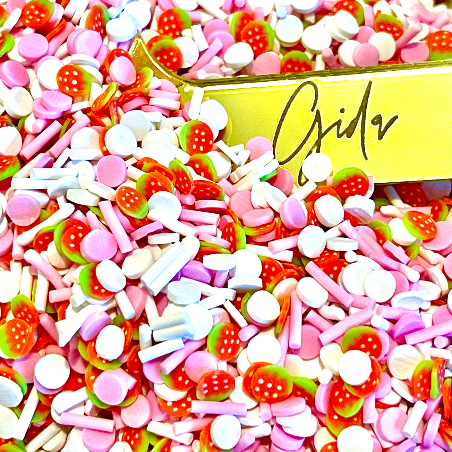 Strawberry Pound Cake Polymer clay 1 oz - GIDA DESIGN